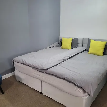 Modern Apartment In Luton Luton  Extérieur photo