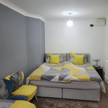 Modern Apartment In Luton Luton  Extérieur photo